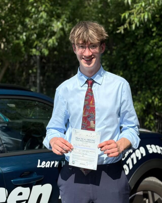 It’s a First Time Pass for Leo!! 🥳Massive congratulations to Leo Gulliver of Taunton School on smashing his test on his first attempt. A near faultless drive resulting in a well deserved pass. Safe driving mate from Craig and all at Green 4 Go. 😁👍🏼🚙